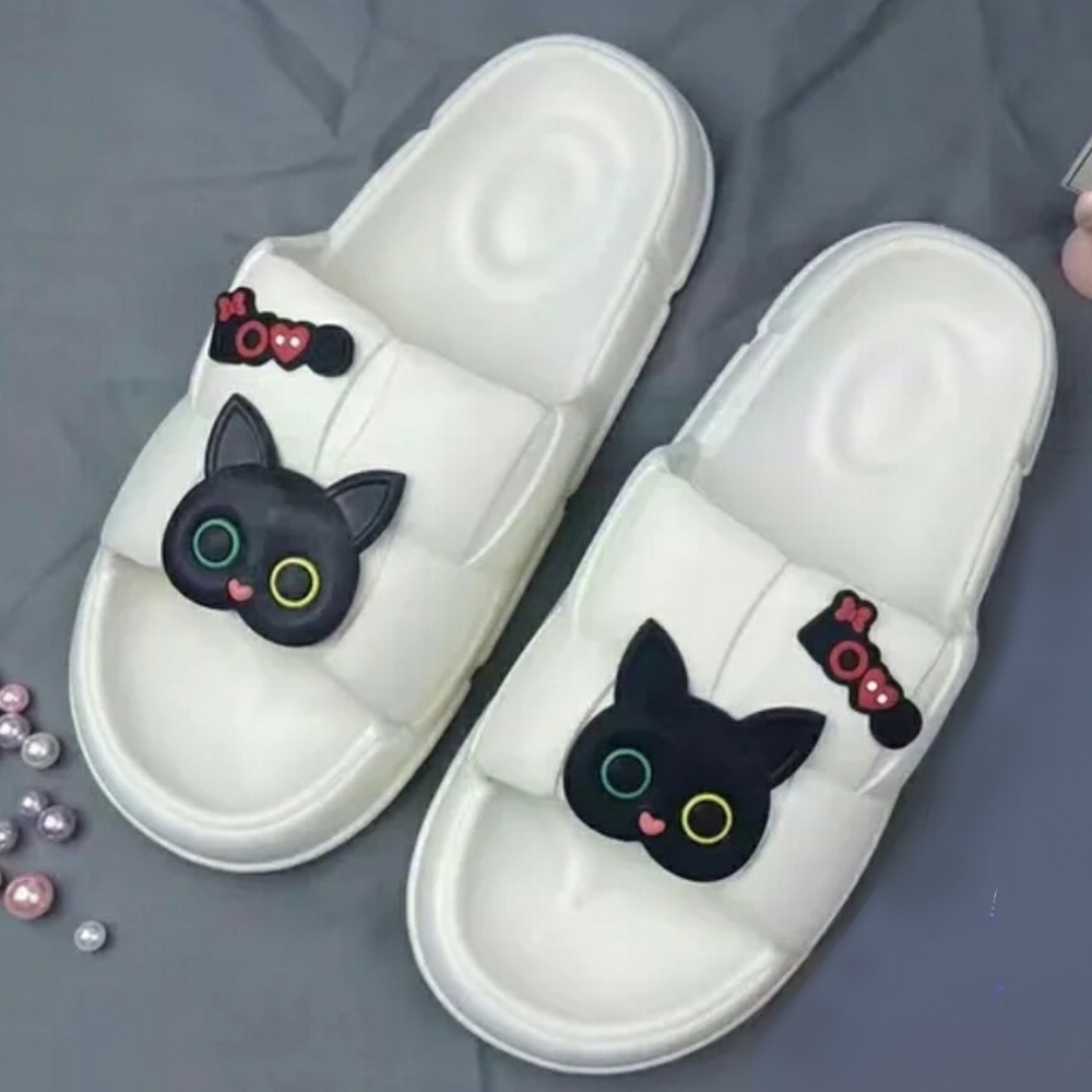 NEW Women's slippers